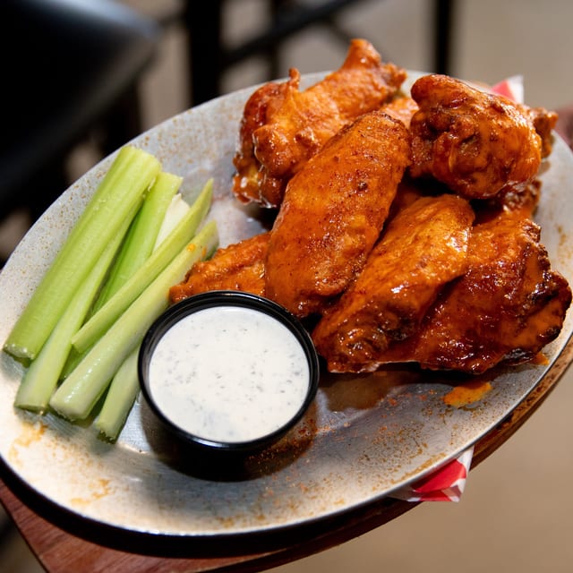 MFS Honey Sriracha Glaze Tossed (1 Pound wings).
